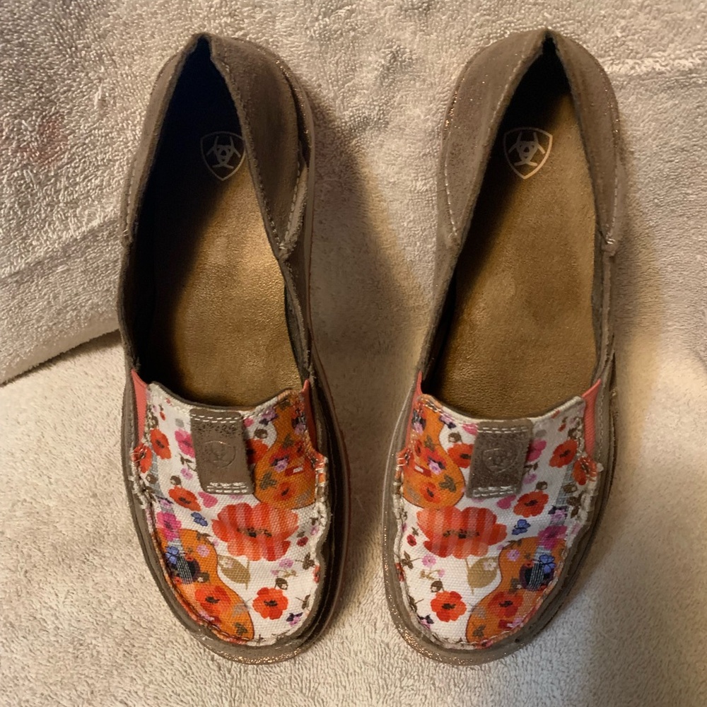 Ariat Brown Floral Metallic Cruiser